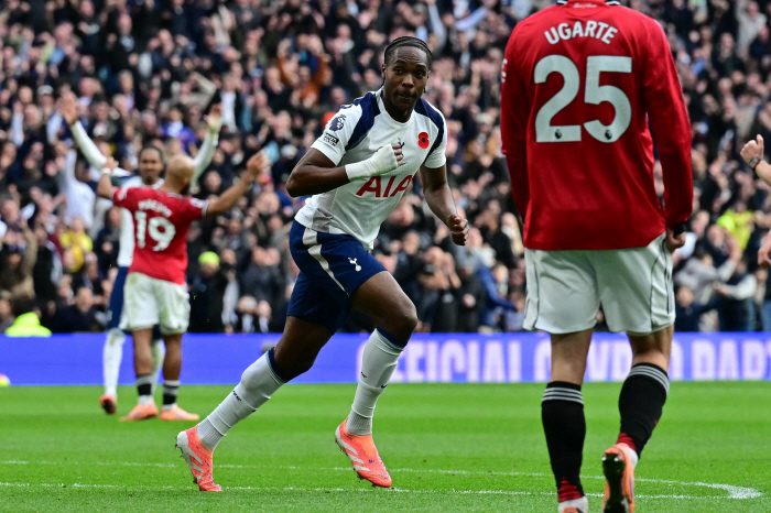 Tottenham and Manchester United drew 2-2 in extra time as they exchanged goals