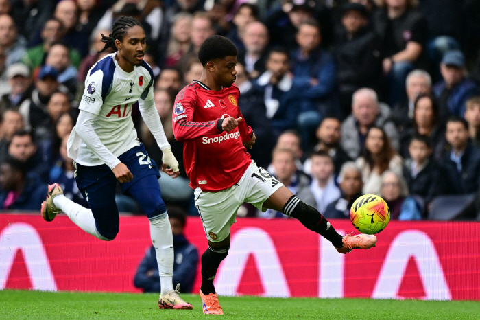  Tottenham's first goal in Mbomo's struggle ended in the first half of 01 against Manchester United