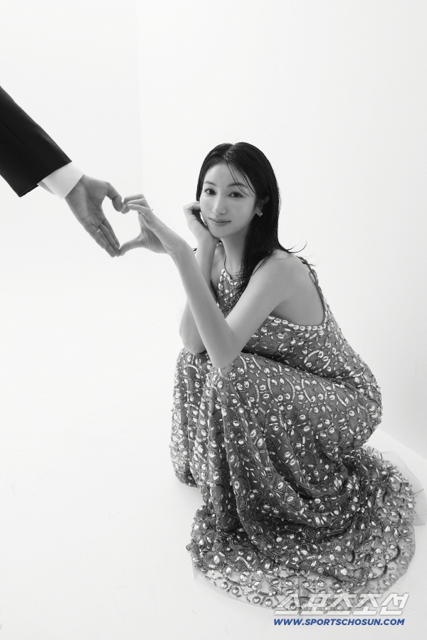 Non-star ♥ Kim Ok-bin reveals wedding pictorial of D9..Capture the DIA wedding ring
