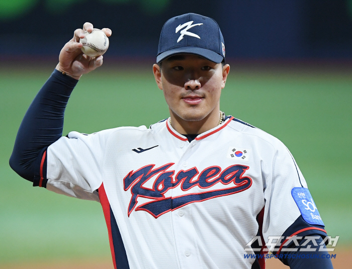 The on-base king who hits home runs twice. Is it the strongest birth in history. Ryu Ji Hyunho's first match point is...
