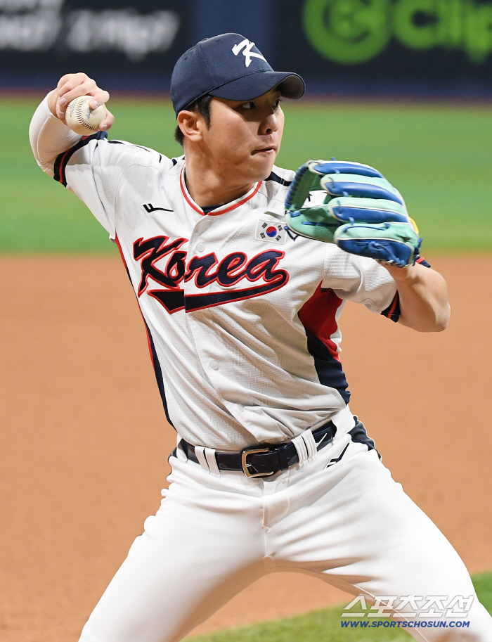 The on-base king who hits home runs twice. Is it the strongest birth in history. Ryu Ji Hyunho's first match point is...