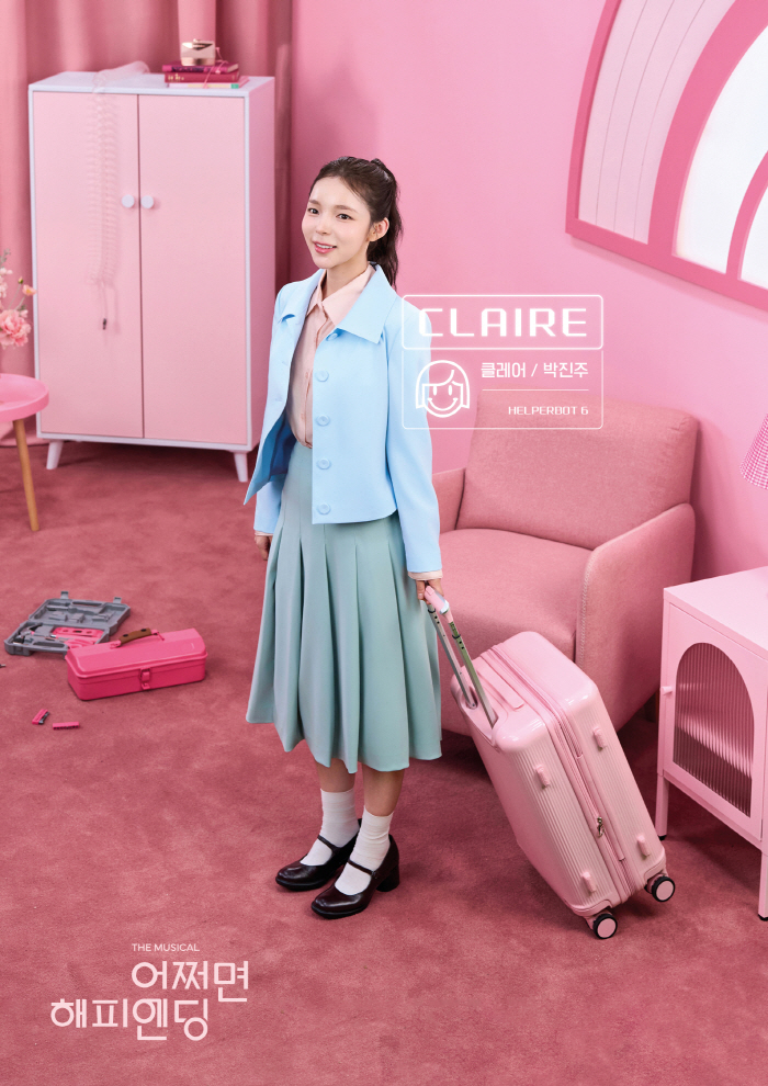 Park Jin-joo burst into a double celebration ahead of her wedding in November..My favorite character, Shin Kyung Cheon's face