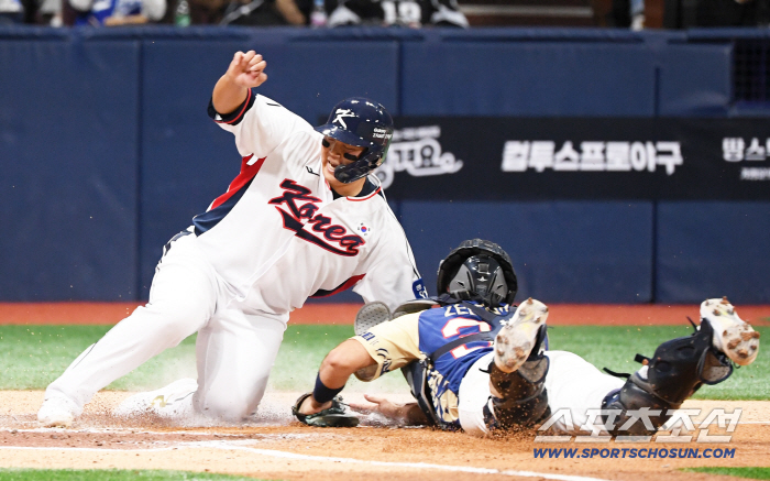  Handonghee's home is flooded