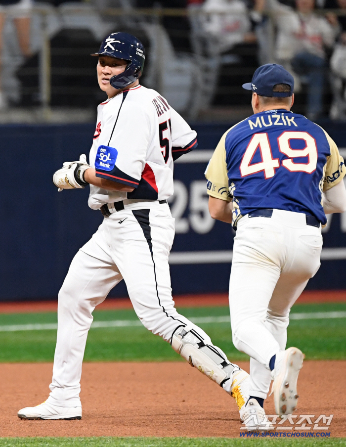 Should I like it because I won against a social baseball team? The water bat lineup is full of weak finishing variables