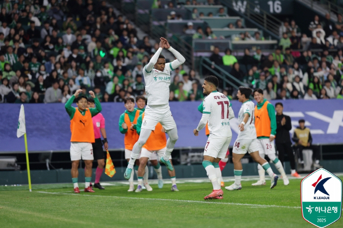 Song Min-gyu's first goal click→ Lee Dong-joon's new goal from the military and Lee Seung-woo's flag ceremony! Jeonbuk Wins 31 Trophy Festival vs. Daejeon 