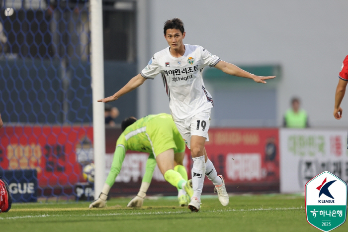 Song Min-gyu's first goal click→ Lee Dong-joon's new goal from the military and Lee Seung-woo's flag ceremony! Jeonbuk Wins 31 Trophy Festival vs. Daejeon 