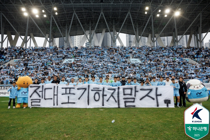 Cesinha, who saved the spark of hope and prayed, stood up → Fans sobbed...Daegu FC is not over yet