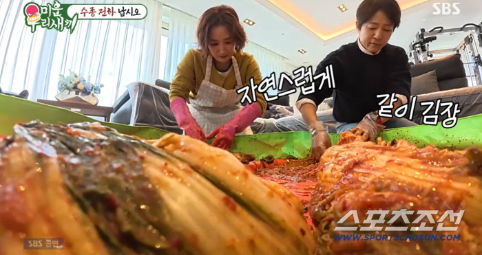 Choi Soo-jong, the original lover...♥ Ha Hee-ra, don't cut your hand behind it