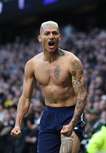 Exclusive coverage! If you can't do it like Son Heung-min, please leave→Promising stock failed after robbing PK...A come-from-behind goal against Manchester United on the brink