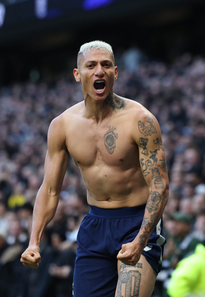 Exclusive coverage! If you can't do it like Son Heung-min, please leave→Promising stock failed after robbing PK...A come-from-behind goal against Manchester United on the brink