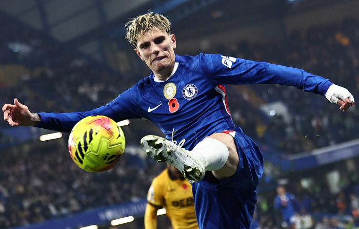 Former bomb squad member's answer to Manchester United selling Garnacho well, first multi help in career...Hwang Heechan rang