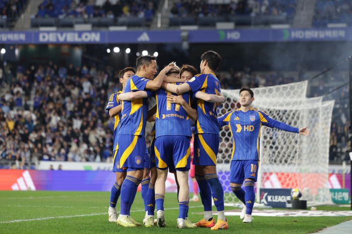 Hong Myung-bo again! Lee Dong-kyung, fracture of the right rib → Emergency transportation to the emergency room with breathing difficulties...Inevitably, Hwang In-beom will be excluded from the convocation