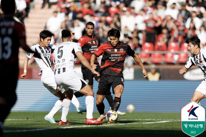 In the 90th minute, when it was fierce without scoring, Pohang Seoul maintains a six-point gap in the final Ki Sung-yueng derby 00 draw this season (on-site review)