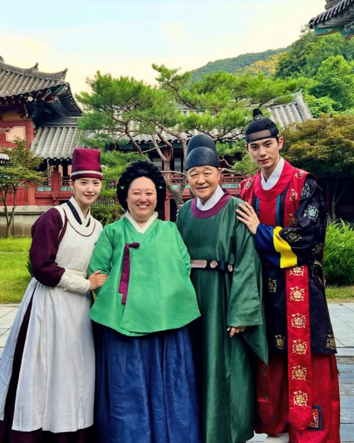 'Bon Appetit, Your Majesty' Cast Enjoys Reward Vacation After Drama’s Hit Finale
