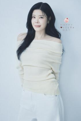 Lin, first birthday after divorce from Isu...I was born to be happy