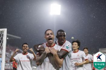  Bucheon, Vasanimontañogalego, and three-top Kimpo leads Lewis