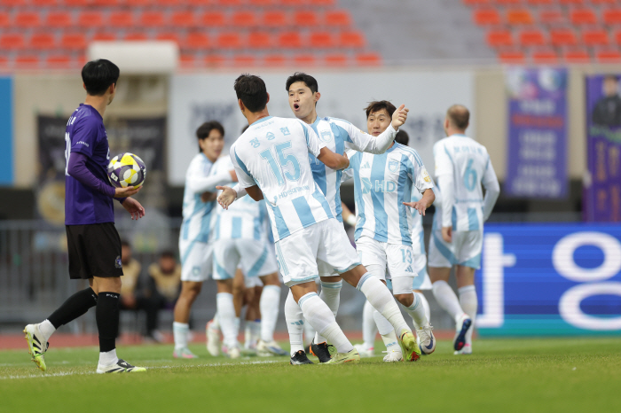  Do Lee Dong-kyung, Ulsan, Yoon Jong-kyu, surprise selection → Suwon FC killer Sabak, attack spearhead...Best 11. Revealed