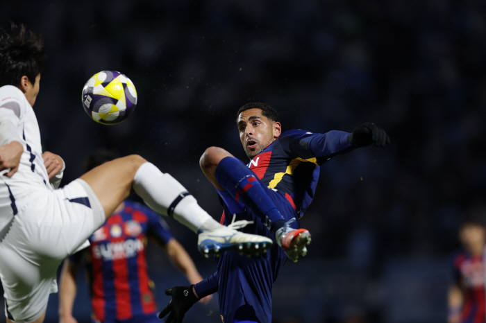  Do Lee Dong-kyung, Ulsan, Yoon Jong-kyu, surprise selection → Suwon FC killer Sabak, attack spearhead...Best 11. Revealed