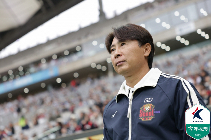 Our soccer expectations are leading and leading the victory that is desperately needed to advance to the Asian stage. Coach Kim Ki-dong's shooting of determined guard made the team atmosphere good.