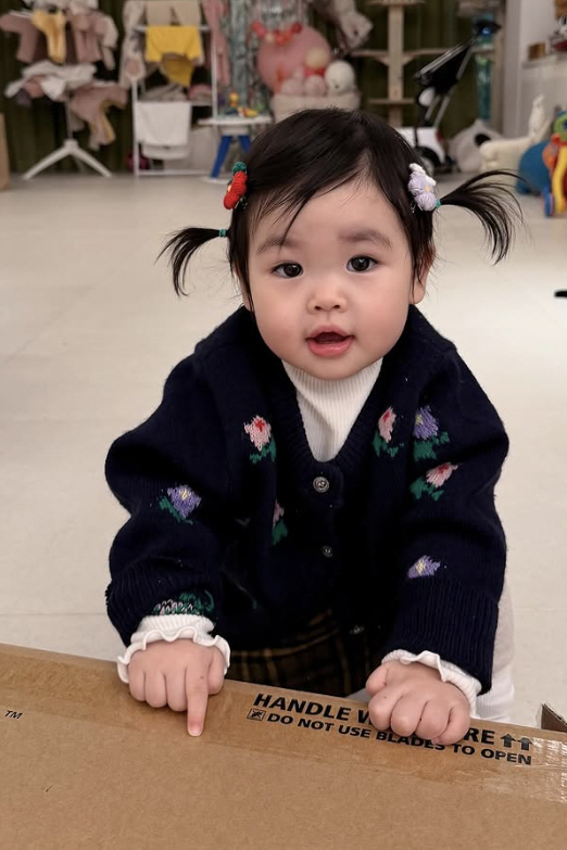 Park Soo Hong's 1-year-old daughter, the bigger the father is..The doll's visuals that shot 15 commercials