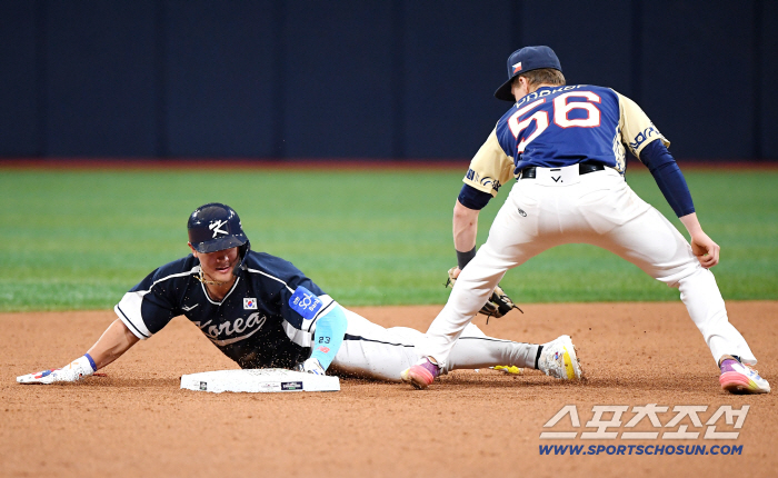  Ahn Hyun-min succeeded in stealing a hit