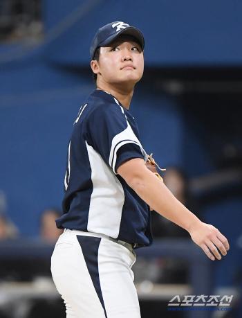  Jung Woo-ju overwhelms the Czech batters