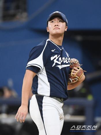  Jung Woo-ju overwhelms the Czech batters