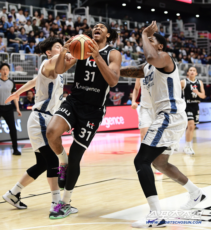  KT Hicks' opponent's foul power goes up