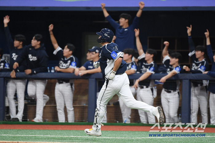  Lee Jae-won's two-run shot, cheering Korean bench