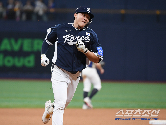  Lee Jaewon made a two-run shot