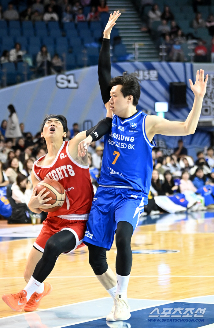  Lee Minseo, can you get out of my way