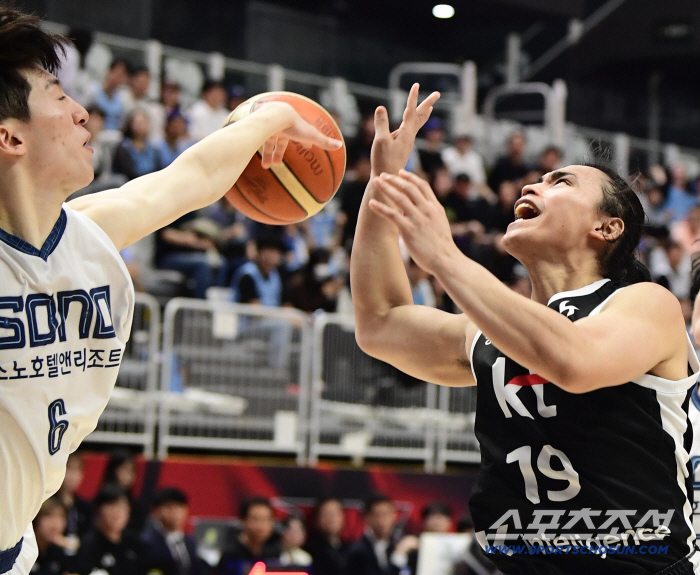  Power block to block Lee Jung Hyun's shot