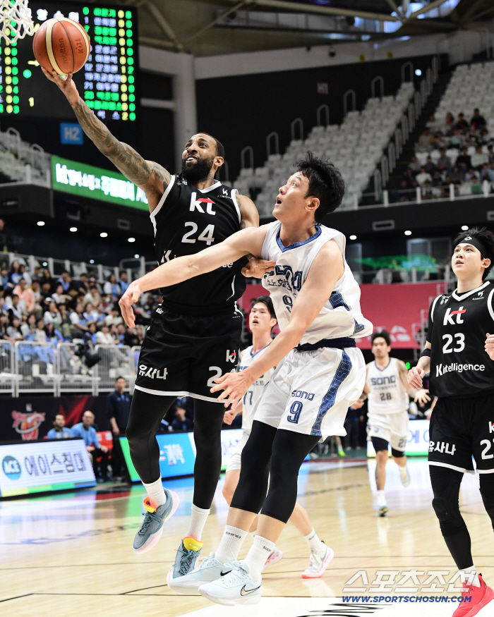  Williams tries to shoot to the end