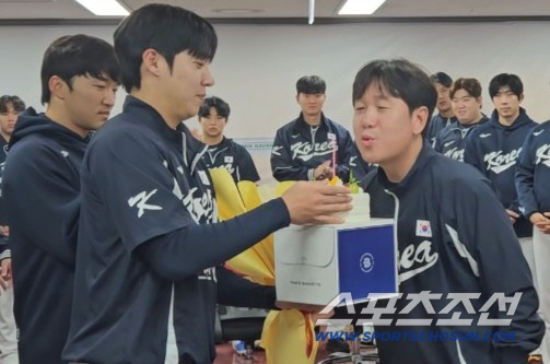 Ryu Ji-hyun, who smiled brightly even with the cake on his face, has rarely won the national team's first victory cake. We will maintain a good atmosphere until March
