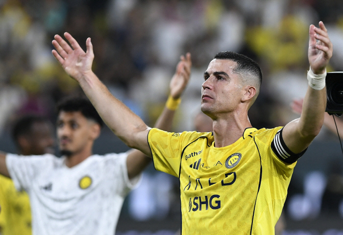 Son Heung-min, if you follow me, follow me. I can't improve Ronaldo's skills. 181 goals only with my left foot and ranked fifth in the 21st century