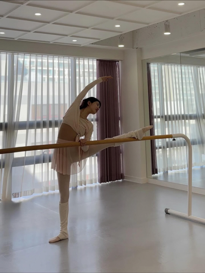 Suzy, you're relaxed even after tearing your legs 180 degrees.the incredible flexibility of ballet