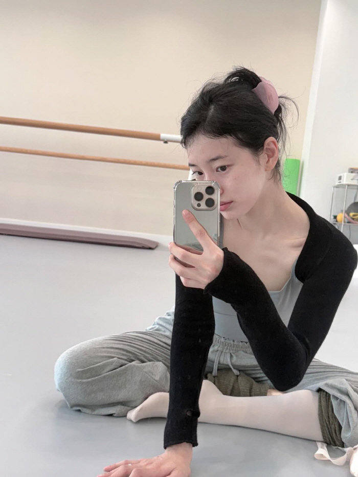 Suzy, you're relaxed even after tearing your legs 180 degrees.the incredible flexibility of ballet