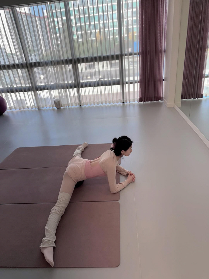 Suzy, you're relaxed even after tearing your legs 180 degrees.the incredible flexibility of ballet