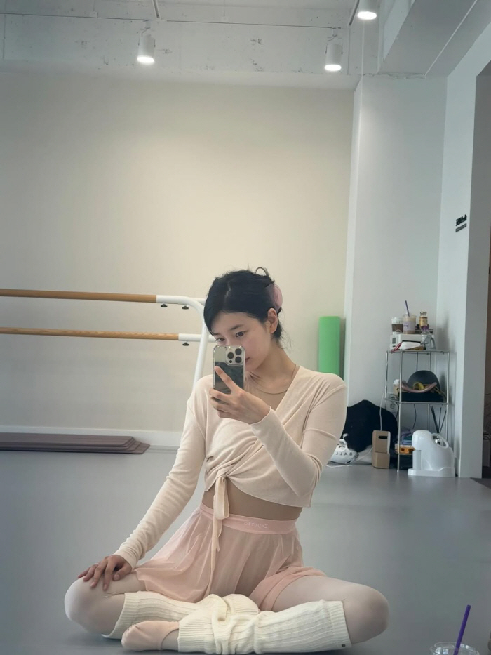 Suzy, you're relaxed even after tearing your legs 180 degrees.the incredible flexibility of ballet