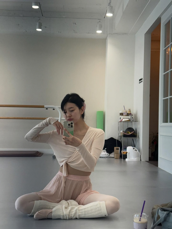 Suzy, you're relaxed even after tearing your legs 180 degrees.the incredible flexibility of ballet