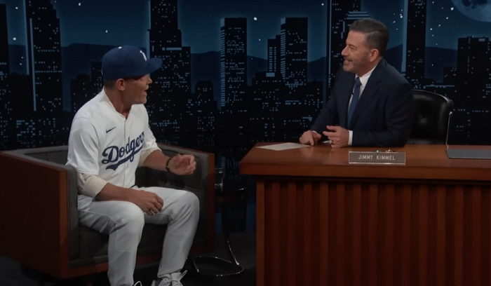 Thanos also fell in love with Kedeheon...Josh Brolin Criedheon → Cried With Two Daughters More Than World Series (Jimmy Kimmel Live)