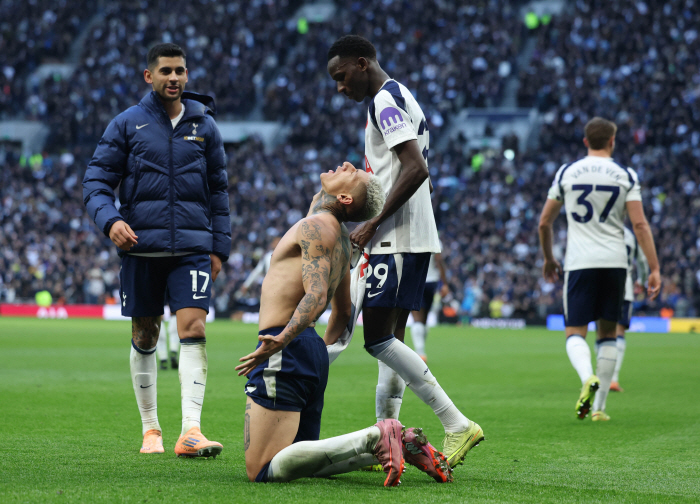 Theatrical goal! Theatrical goal! 91 mins Oyeol Hishalisson, Theater Reversal Goal → 96 mins Diricht, Reversal Goal Match Tottenham Manchester United, 22 draw