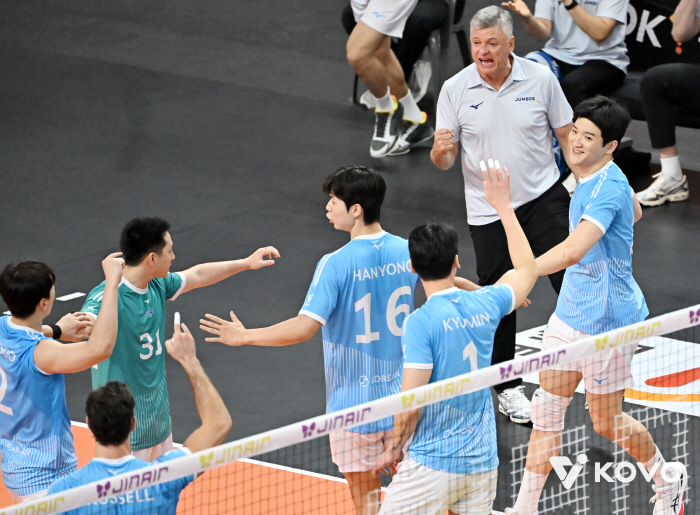 V League's box office storm landed in Busan! OK Savings, the highest ever 4,270 people have been raised! → But 13 knees for Korean Air