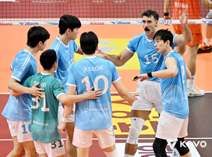 V League's box office storm landed in Busan! OK Savings, the highest ever 4,270 people have been raised! → But 13 knees for Korean Air