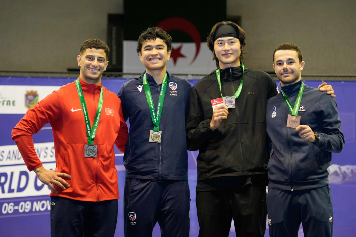 What a shame! Sabre Emperor Oh Sang-wook returns a little later, Algeria World Cup! Daejeon Songchon High School Junior High School's Junior High School Stadium with both men and women