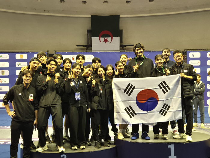 What a shame! Sabre Emperor Oh Sang-wook returns a little later, Algeria World Cup! Daejeon Songchon High School Junior High School's Junior High School Stadium with both men and women