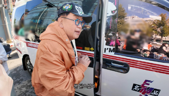 73-year-old Lee Yong-sik can't finish first in 7km despite calf pain for his granddaughter (Affo TV)