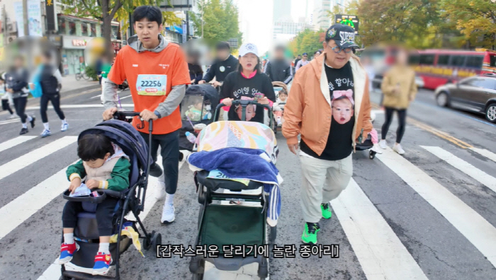 73-year-old Lee Yong-sik can't finish first in 7km despite calf pain for his granddaughter (Affo TV)