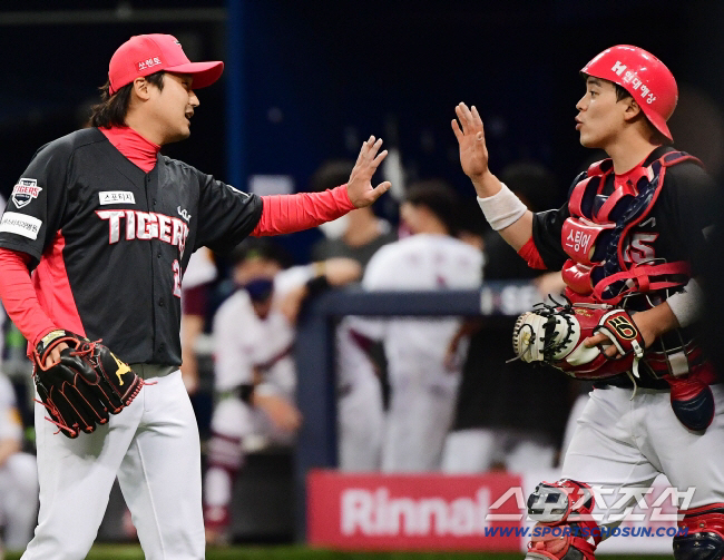 Can he become a popular FA player after playing 15 games? C grade in the catcher's difficulty? How lucky he is