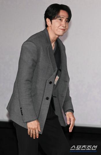 I love the title of Prince Lee Kwang-soo by myself, but I can't say it myself...